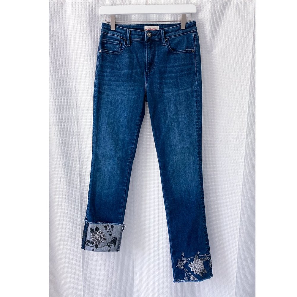 Driftwood Crop Jeans Colette (Scorpio), size 26, dark wash, floral embroidery